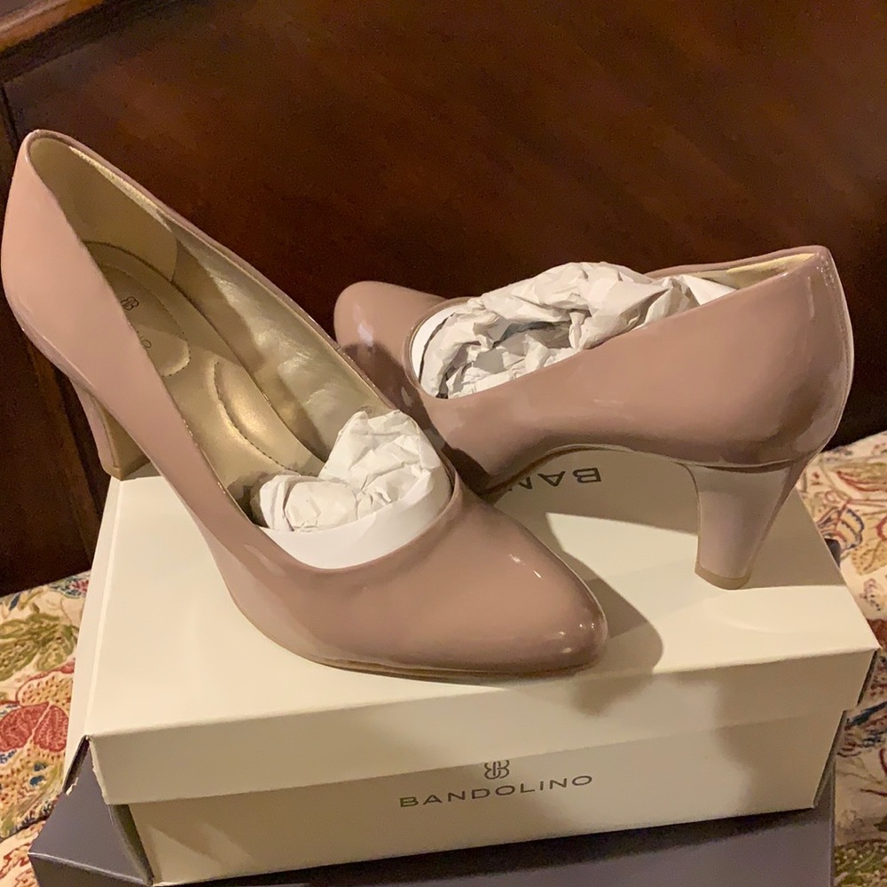 Bandolino pump patent nude